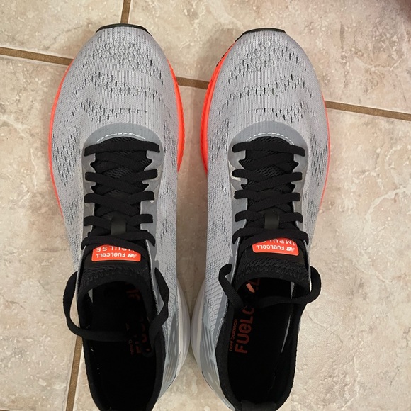 NIB New Balance Fuel Cell running shoes. - Picture 2 of 5